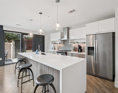 3333 Lake Street - Photo Thumbnail 15