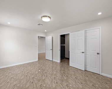 1903 Pinewoods Way - Photo Thumbnail 4