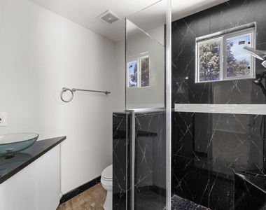 1903 Pinewoods Way - Photo Thumbnail 6