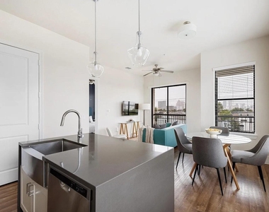 1508 Blodgett Street - Photo Thumbnail 5