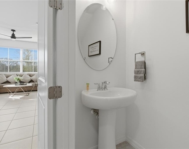 710 Longboat Drive - Photo Thumbnail 6