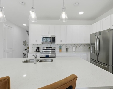 710 Longboat Drive - Photo Thumbnail 9