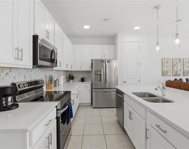 710 Longboat Drive - Photo Thumbnail 8