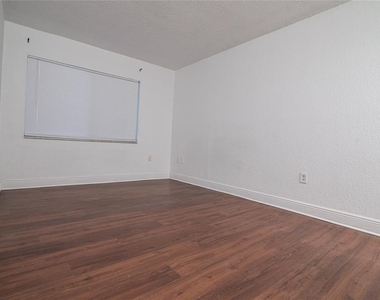 4789 S Texas Avenue - Photo Thumbnail 6