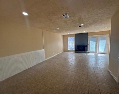 5921 Arncliffe Drive - Photo Thumbnail 3