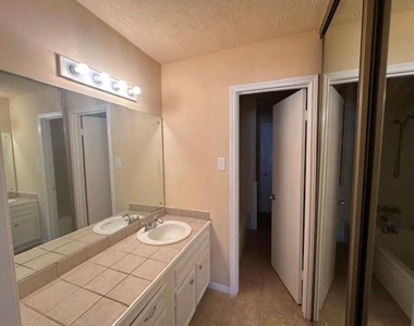 5921 Arncliffe Drive - Photo Thumbnail 9