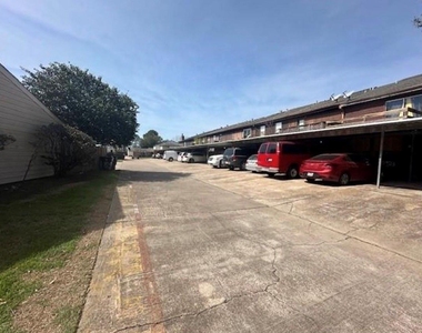 5921 Arncliffe Drive - Photo Thumbnail 18