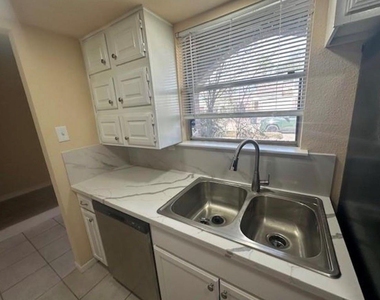 5921 Arncliffe Drive - Photo Thumbnail 2