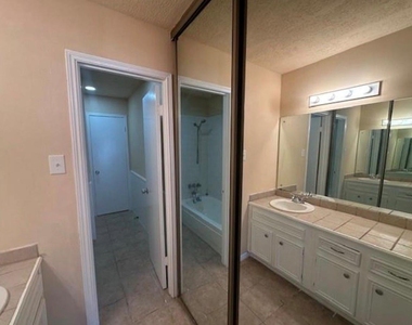 5921 Arncliffe Drive - Photo Thumbnail 10