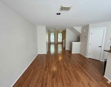 1253 W 17th Street - Photo Thumbnail 3