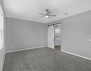819 Ballantyne Drive - Photo Thumbnail 4