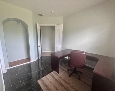 818 Pecori Terrace - Photo Thumbnail 7