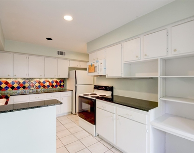 928 W Main Street - Photo Thumbnail 8