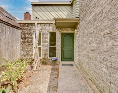 928 W Main Street - Photo Thumbnail 2