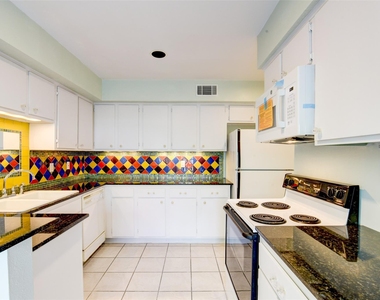 928 W Main Street - Photo Thumbnail 9