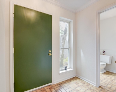 928 W Main Street - Photo Thumbnail 3