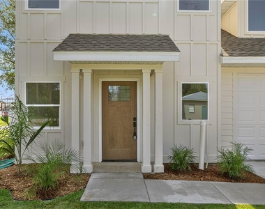 305 Se 5th Terrace - Photo Thumbnail 2