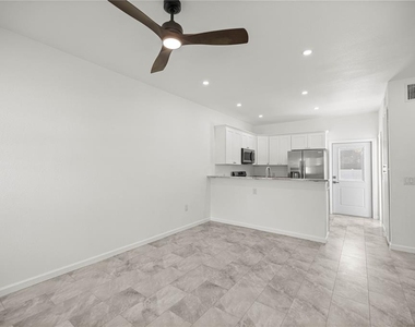 305 Se 5th Terrace - Photo Thumbnail 4