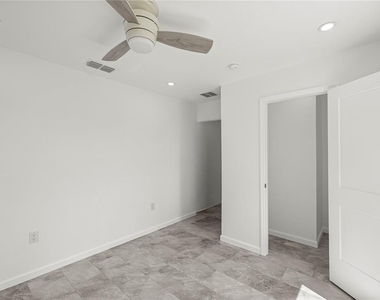 305 Se 5th Terrace - Photo Thumbnail 12