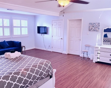 1802 Potomac Drive - Photo Thumbnail 6