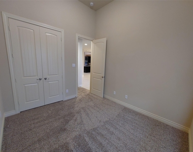 9014 Meacom Drive - Photo Thumbnail 23