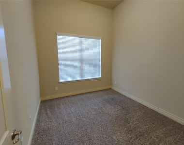 9014 Meacom Drive - Photo Thumbnail 22