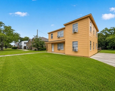 1028 5th Avenue N - Photo Thumbnail 2