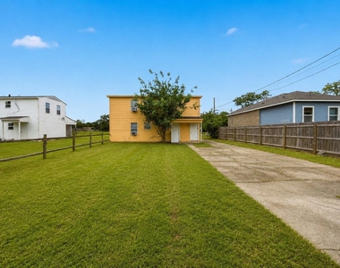 1028 5th Avenue N - Photo Thumbnail 3