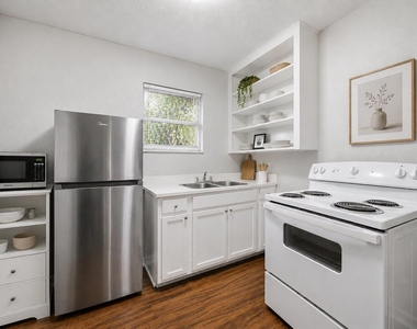 1028 5th Avenue N - Photo Thumbnail 4