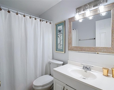 220 Se Jefferson Circle N - Photo Thumbnail 23