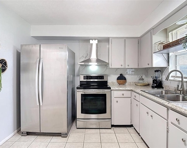 220 Se Jefferson Circle N - Photo Thumbnail 14