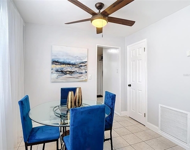 220 Se Jefferson Circle N - Photo Thumbnail 6