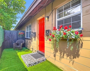220 Se Jefferson Circle N - Photo Thumbnail 27