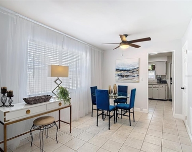 220 Se Jefferson Circle N - Photo Thumbnail 5
