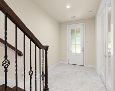1212 W Dallas Street - Photo Thumbnail 6