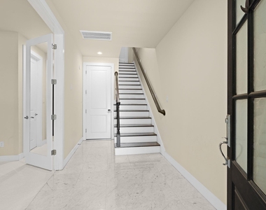 1212 W Dallas Street - Photo Thumbnail 5