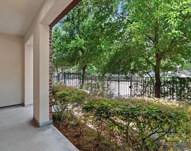 1212 W Dallas Street - Photo Thumbnail 3