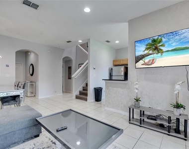 2713 Bushman Drive - Photo Thumbnail 10