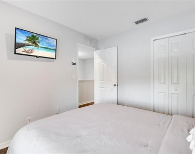 2713 Bushman Drive - Photo Thumbnail 20
