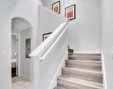 2713 Bushman Drive - Photo Thumbnail 12