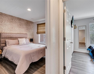 2713 Bushman Drive - Photo Thumbnail 18