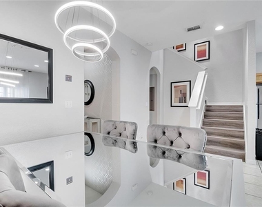 2713 Bushman Drive - Photo Thumbnail 6
