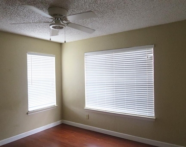 2550 N Alafaya Trail - Photo Thumbnail 10