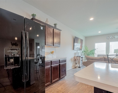 21311 Orono Heights Trail - Photo Thumbnail 7