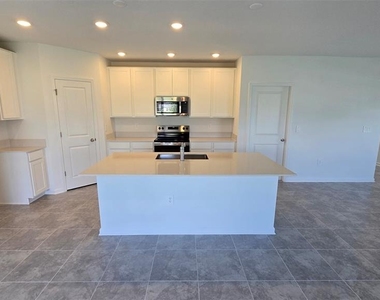 1449 Cumberland Avenue - Photo Thumbnail 5