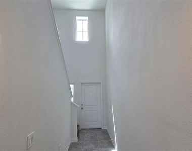 1449 Cumberland Avenue - Photo Thumbnail 7