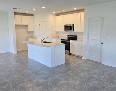 1449 Cumberland Avenue - Photo Thumbnail 6