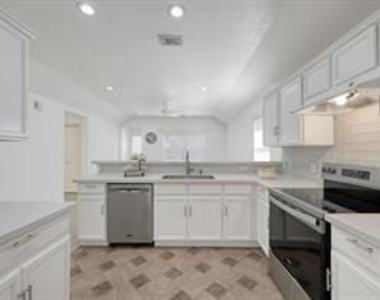 50 Thicket Grove Place - Photo Thumbnail 4