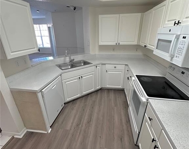5554 Metrowest Boulevard - Photo Thumbnail 7