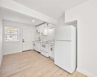 6811 Del Rio Street - Photo Thumbnail 7